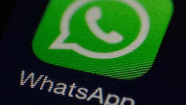Su WhatsApp non è necessario leggere i nostri messaggi per ottenere informazioni su di noi: è sufficiente l'analisi dei metadati. 2