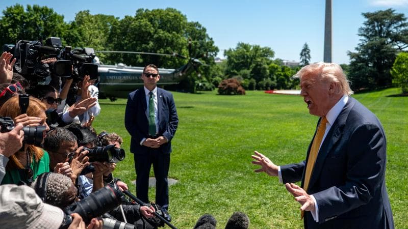 Trump si reca a Pechino per un incontro con Xi: “Siamo amici, tutto andrà per il meglio”. Intanto, valuta un'azione contro l'Iran. 2