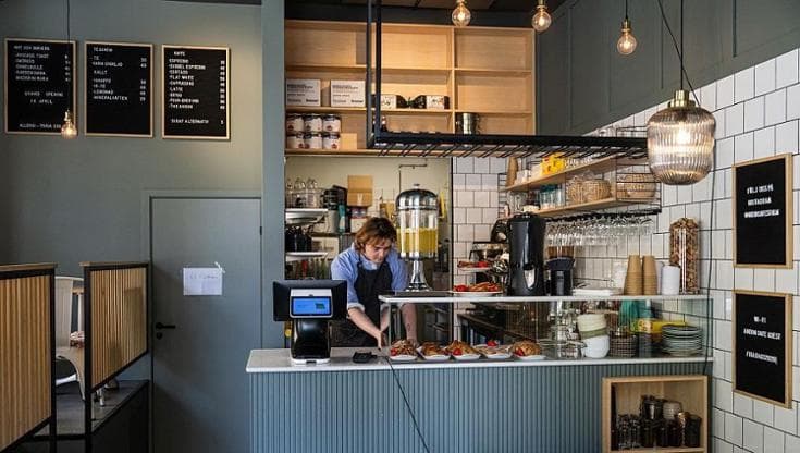 Un'intelligenza artificiale gestisce un bar in Svezia: budget quasi esaurito. 2