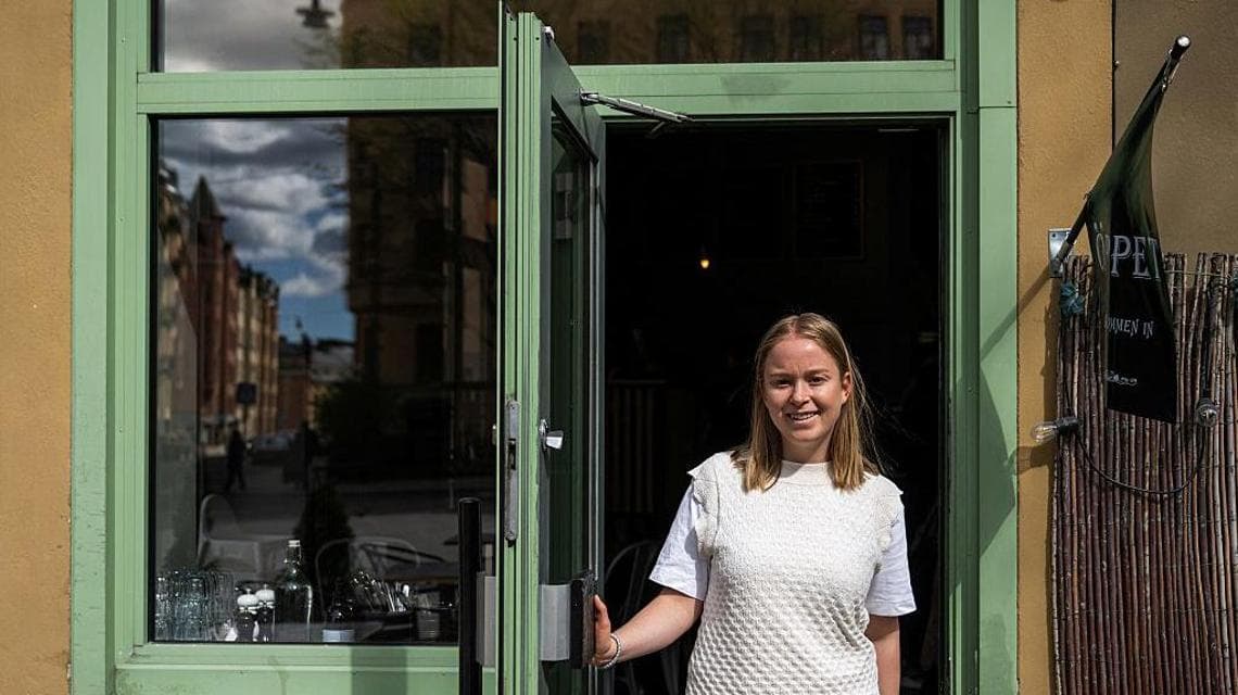 Un'intelligenza artificiale gestisce un bar in Svezia: budget quasi esaurito. 4