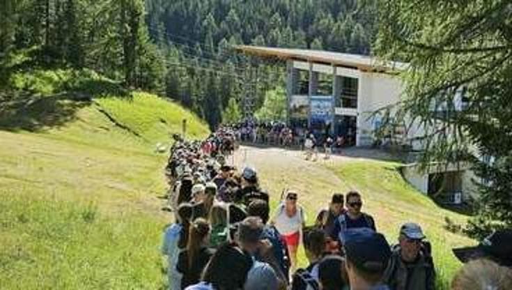Val Gardena, per contrastare l'overtourism, si introducono prenotazioni online per il Seceda: il costo del biglietto aumenta di 22 euro. 2
