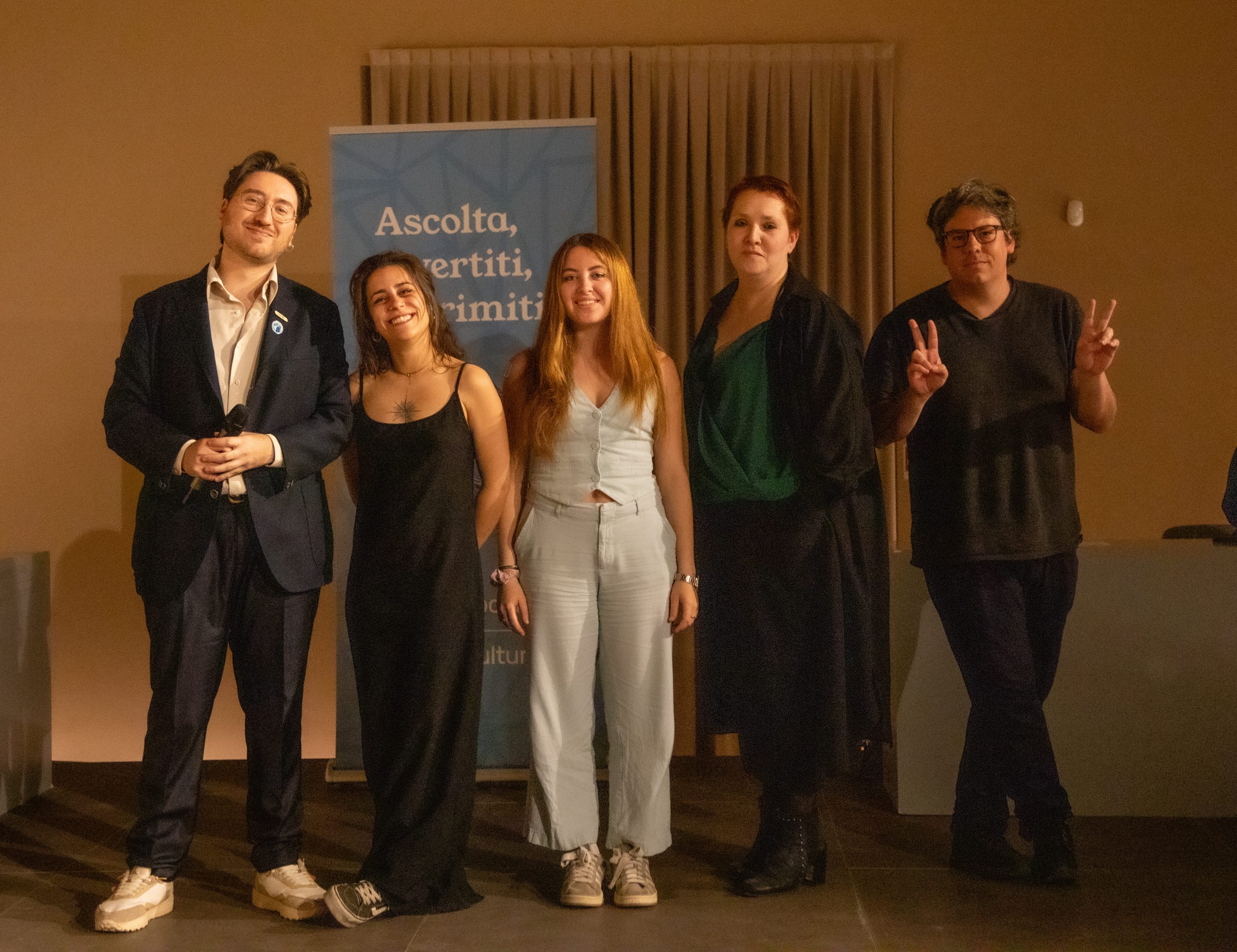 “Versi che impressionano”: la poesia slam illumina la Sala ex Refettorio per L’Humanitas 1