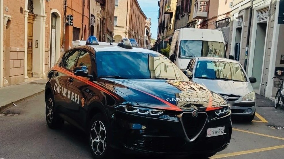 Whiskey sottratto e intimidazioni con un frammento di bottiglia: “Ti uccido” 1