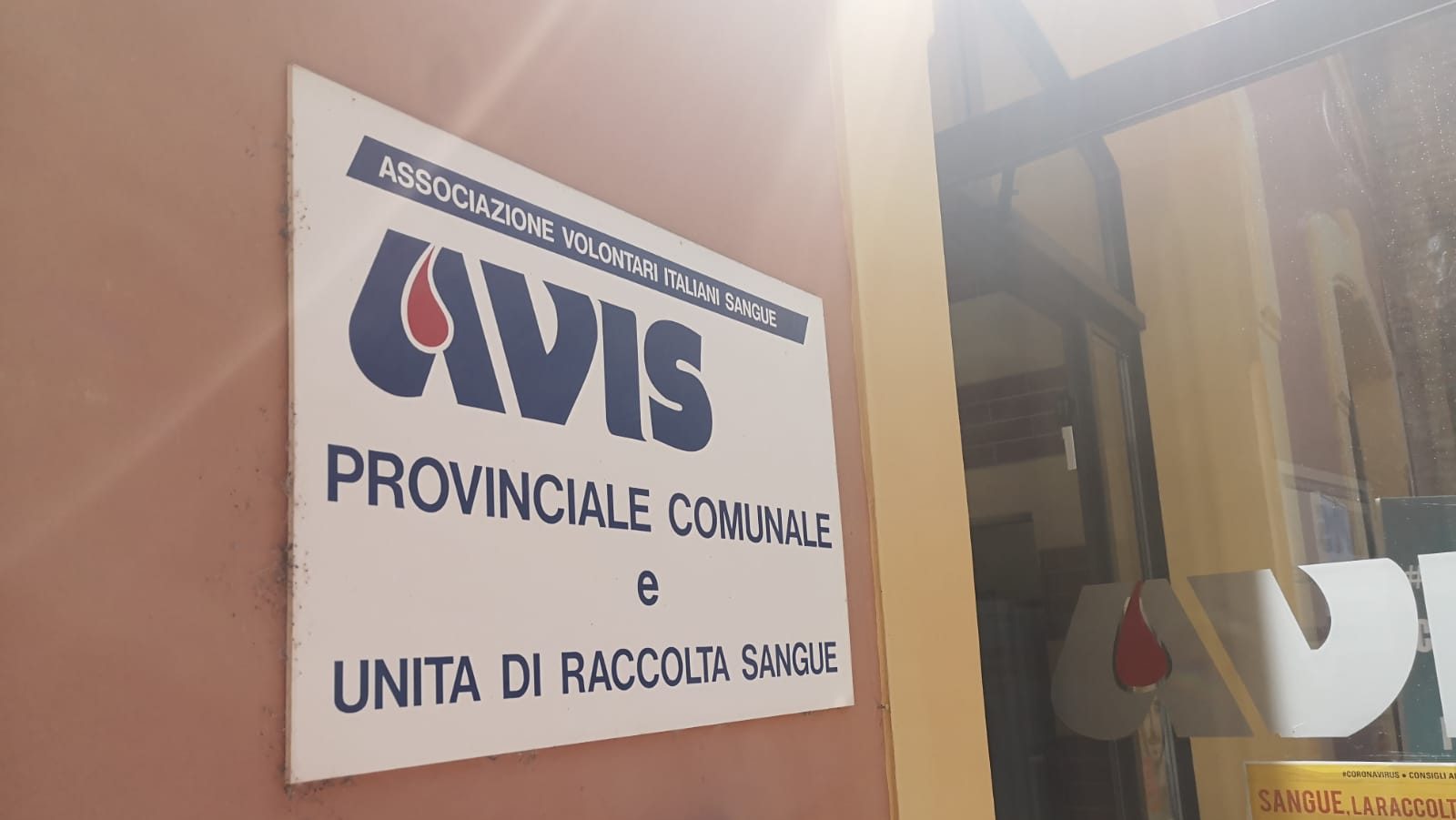 Avis Ferrara conclude la stagione culturale con un romanzo giallo ambientato nei pressi del Castello Estense. 1