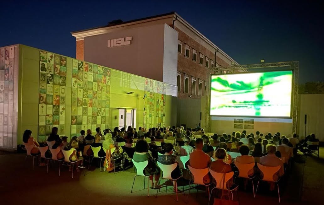 Dal 24 giugno riprende l'ArenaMeis con "A colori!": otto serate dedicate a proiezioni cinematografiche e discussioni. 1