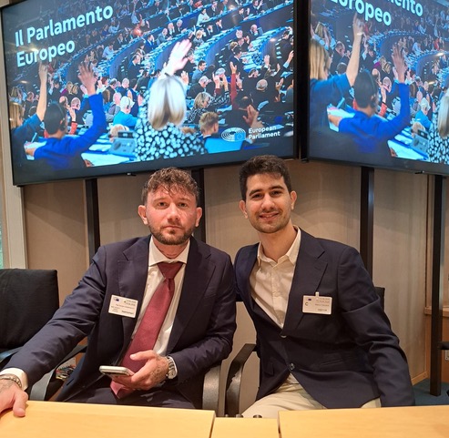 Due giovani di Ferrara presenti al Parlamento Europeo a Bruxelles 1