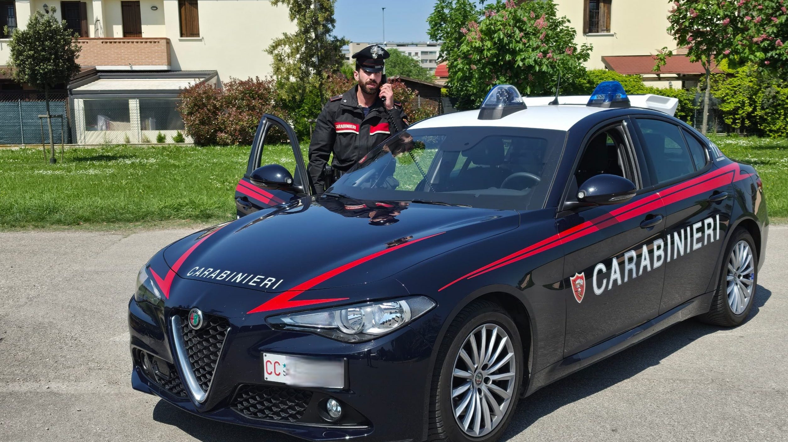 Furto del portafogli a un uomo di 87 anni, una donna arrestata e successivamente rilasciata. 1