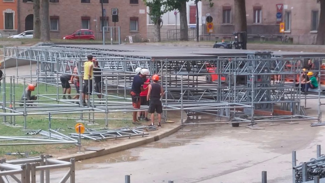 Il Summer Festival era a rischio di interruzione del palco, ma il Comune ha concesso l'autorizzazione. 1