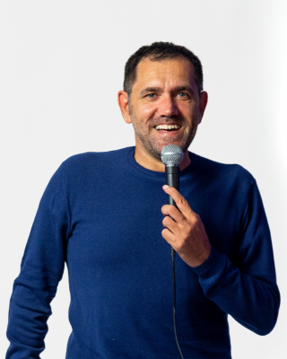 L'area estiva del Centro Culturale Slavich si arricchisce di cene al buio, concerti e spettacoli di stand up comedy. 2