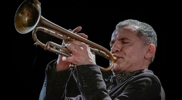 Marco Mariani rende omaggio a Miles Davis nel centenario della sua nascita. 1