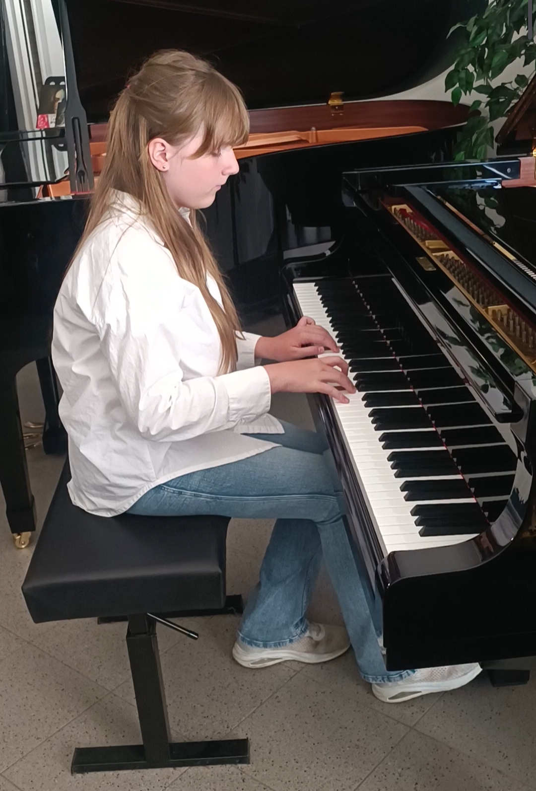 PianoEstense 2026: Liudmyla, undicenne ucraina, trova nella musica un rifugio a Ferrara 1