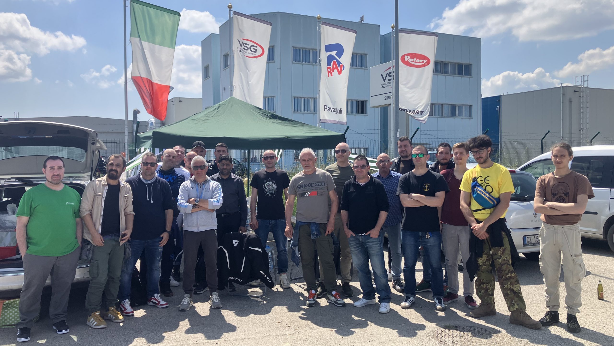 Protesta dei lavoratori per le elevate temperature all'interno dello stabilimento. 1