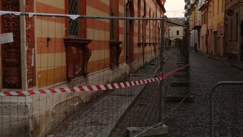 Tre persone a processo per subappalto irregolare e frode nei lavori di ristrutturazione del Teatro Borgatti dopo il sisma. 1