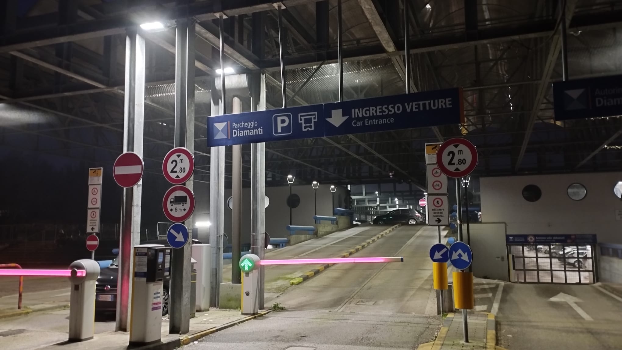 Un giovane di 28 anni è stato accoltellato nel parcheggio Diamanti. Tre persone raggiungono un accordo per la pena. 1