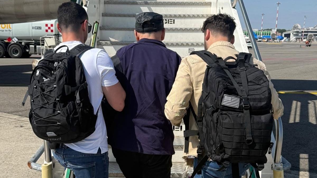 Un'espulsione, quattro rimpatri assistiti e un trasferimento in Cpr da parte dell'Ufficio Immigrazione. 1