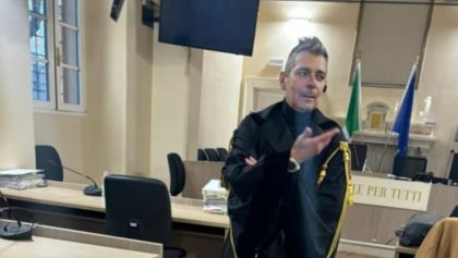 Accuse di minacce con coltello e ricatti tramite video intimo: assolto da ogni addebito. Accuse di minacce con coltello e ricatti tramite video intimo: assolto da ogni addebito. 2