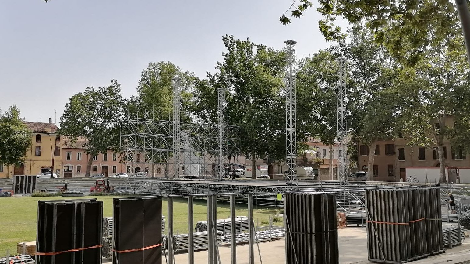 Festival estivo, i cittadini hanno trionfato: niente più eventi in piazza Ariostea. 1