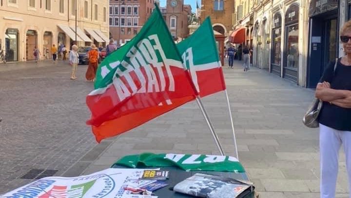 Forza Italia Ferrara partecipa alle giornate nazionali di iscrizione. 1