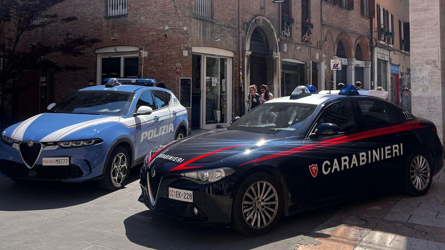 Furto di abbigliamento con un passeggino vuoto. 1