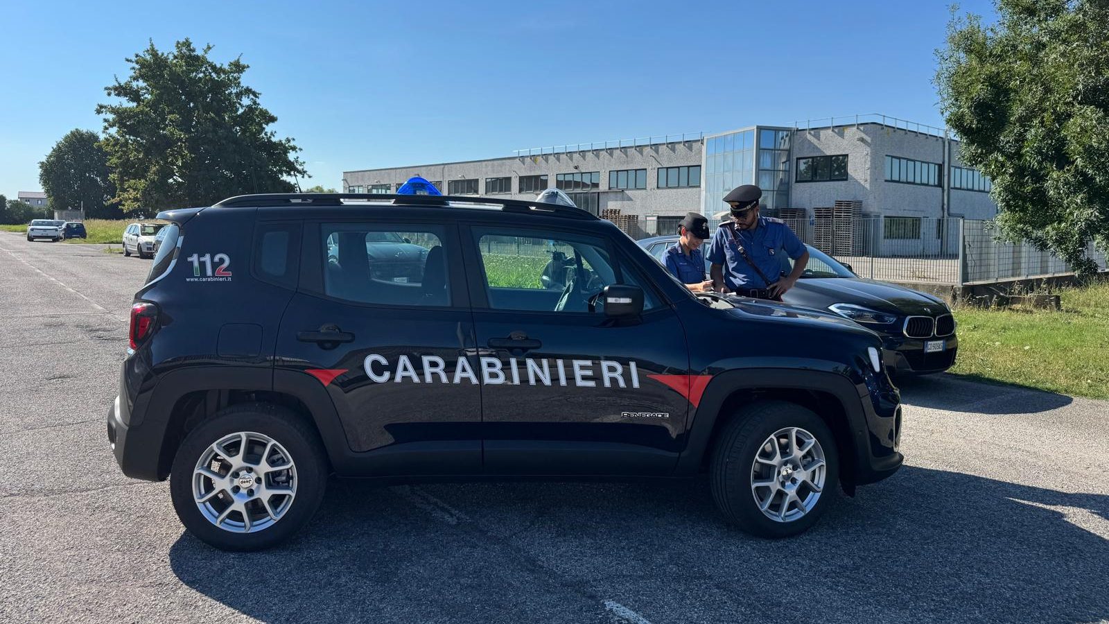 Furto tentato presso la Mary Fashion. Fuggono all'arrivo delle forze dell'ordine. 1