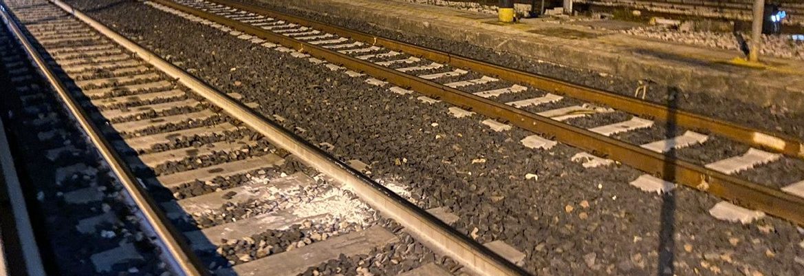 Incidente mortale alla stazione di Ferrara: un uomo investito da un treno merci perde la vita. 1