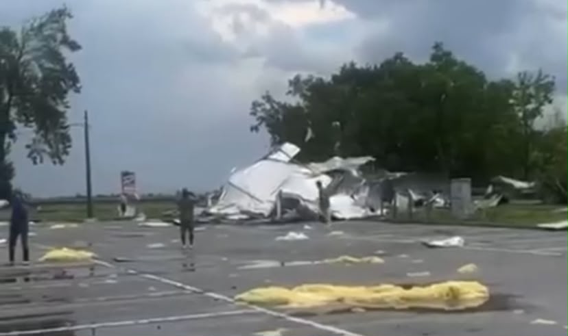 Maltempo, Ferrara in difficoltà. Inondazioni, incidenti e alberi abbattuti. Maltempo, Ferrara in difficoltà. Inondazioni, incidenti e alberi abbattuti. 22