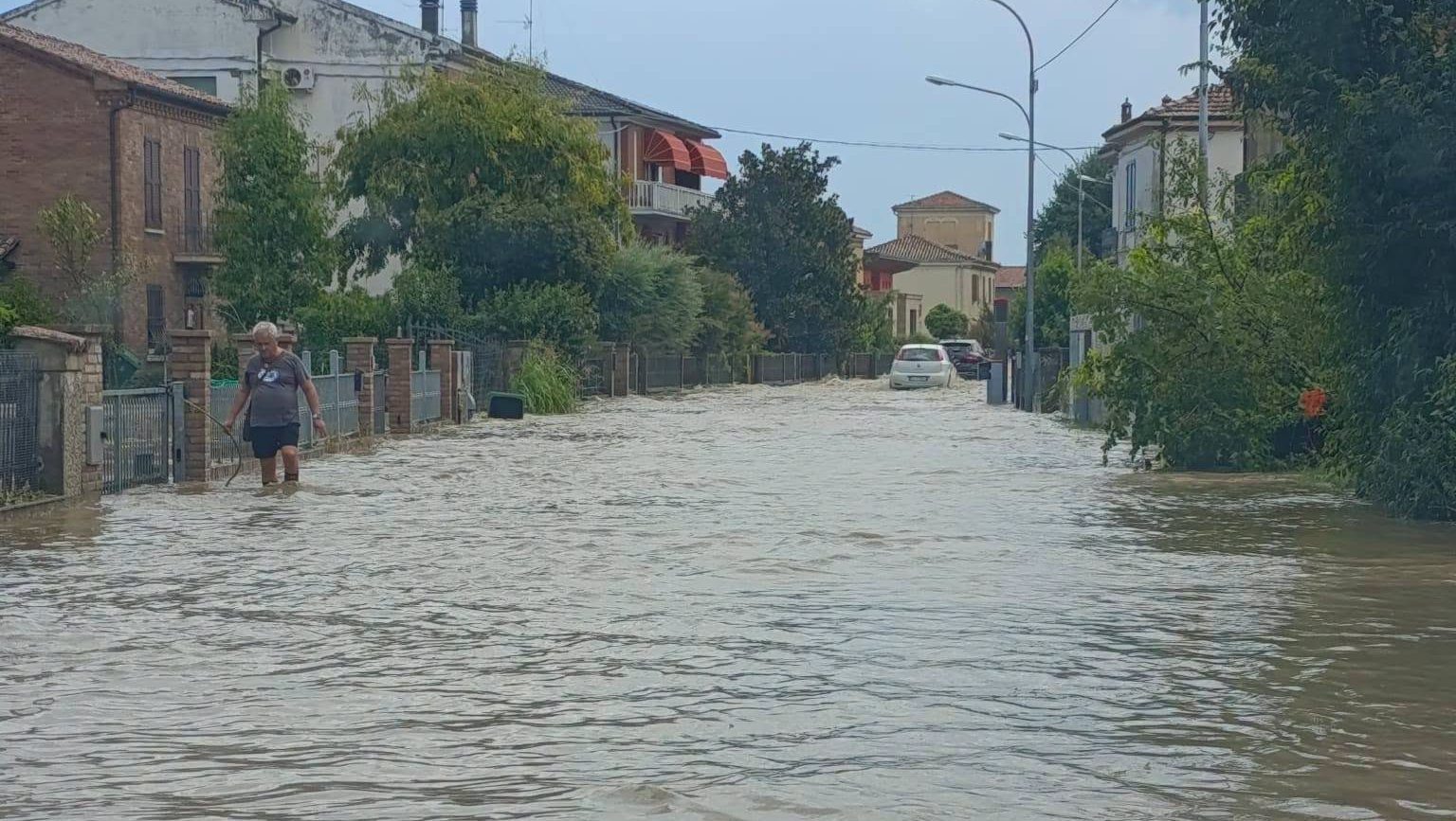 Maltempo, Ferrara in difficoltà. Inondazioni, incidenti e alberi abbattuti. 21
