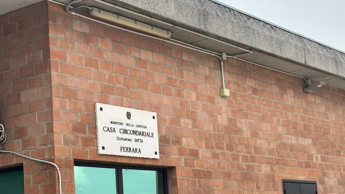 Detenuto muore inalando come droga il gas delle bombolette spray Detenuto muore inalando come droga il gas delle bombolette spray 1