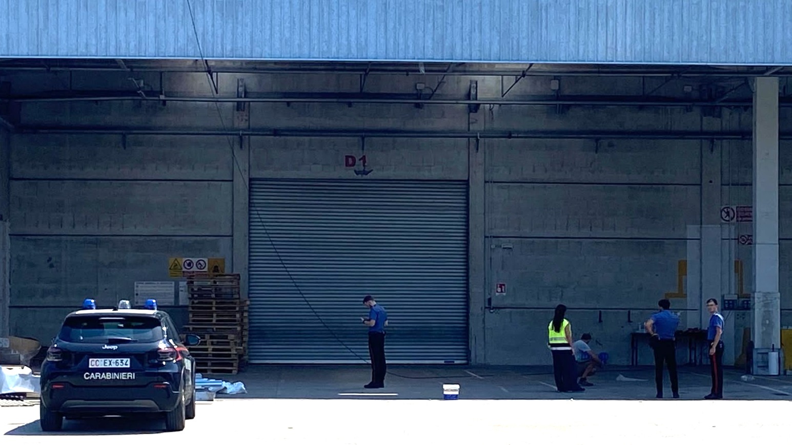 Incidente lavorativo. Un lavoratore precipita dal tetto di un edificio industriale. 17