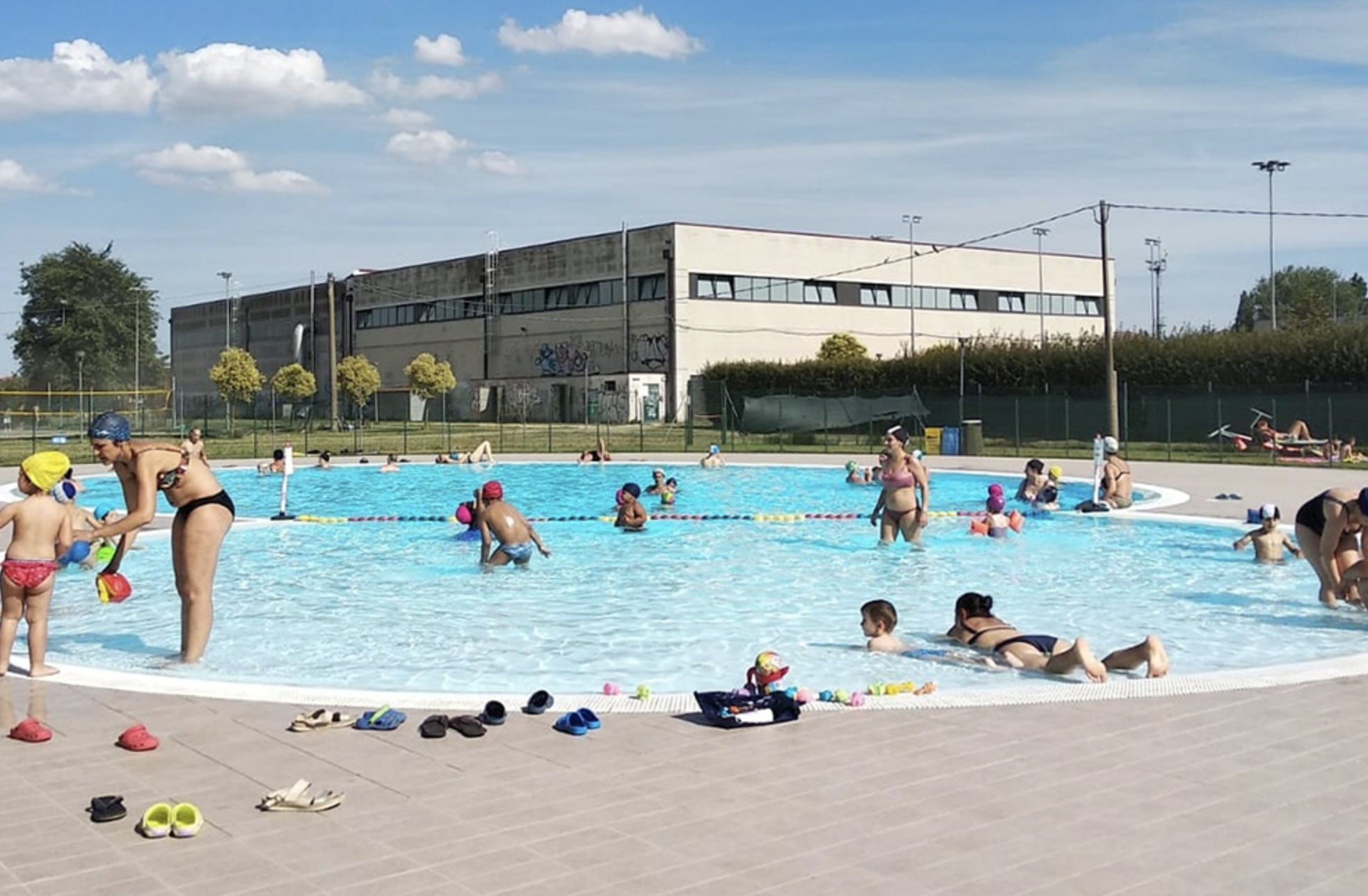 Nei mercoledì di agosto l'ingresso alle piscine estive di Nuova Sportiva è gratuito per i bambini. Nei mercoledì di agosto l'ingresso alle piscine estive di Nuova Sportiva è gratuito per i bambini. 13