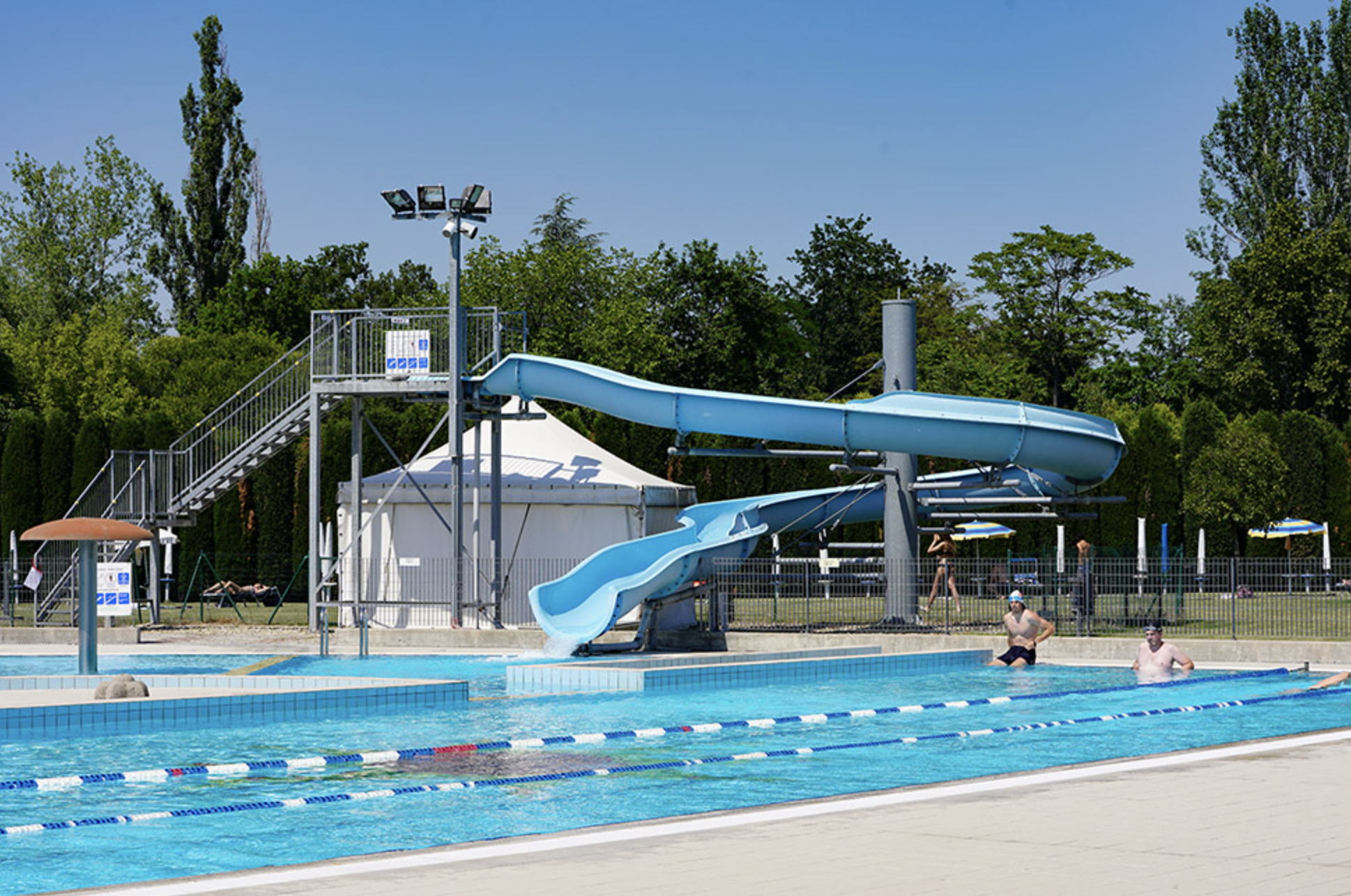 Nei mercoledì di agosto l'ingresso alle piscine estive di Nuova Sportiva è gratuito per i bambini. Nei mercoledì di agosto l'ingresso alle piscine estive di Nuova Sportiva è gratuito per i bambini. 16