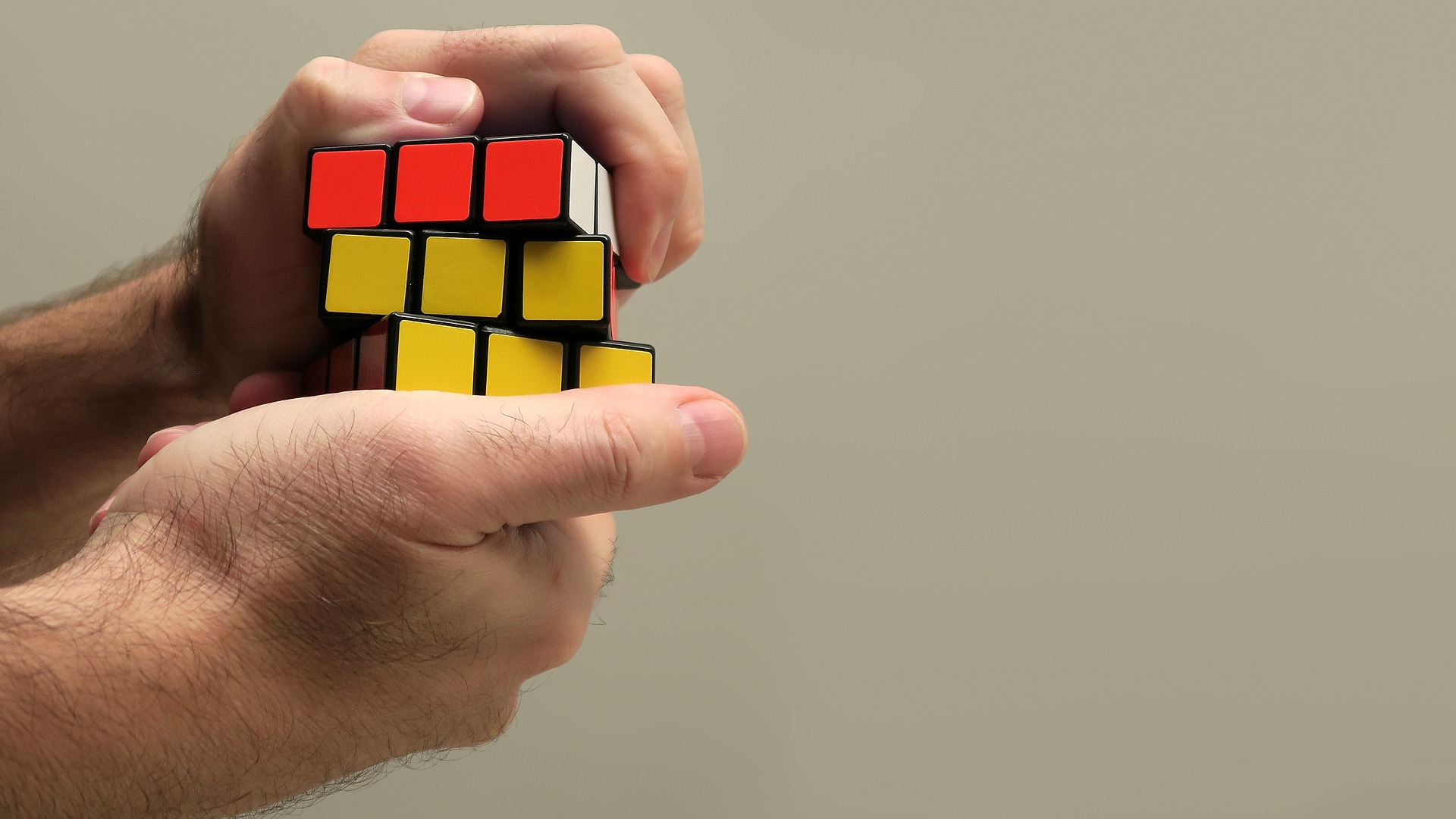 Tutti i misteri del Cubo di Rubik rivelati presso la biblioteca Bassani. 1