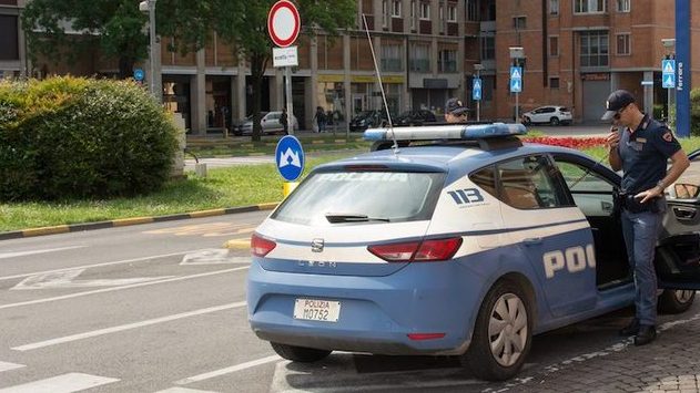 Cacciavite, chiave inglese e forbici in auto: denunciato dalla Polizia in zona stazione Cacciavite, chiave inglese e forbici in auto: denunciato dalla Polizia in zona stazione 1