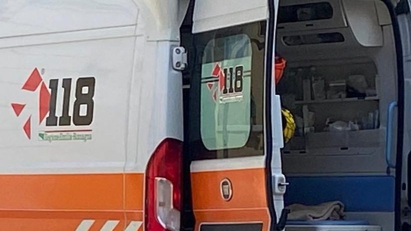 Caduta da tettoia a Pontelangorino: uomo ferito, non in pericolo di vita 1
