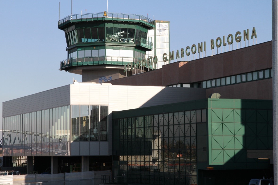 Medico ferrarese fermato in aeroporto per le indagini sui certificati per i Cpr 1