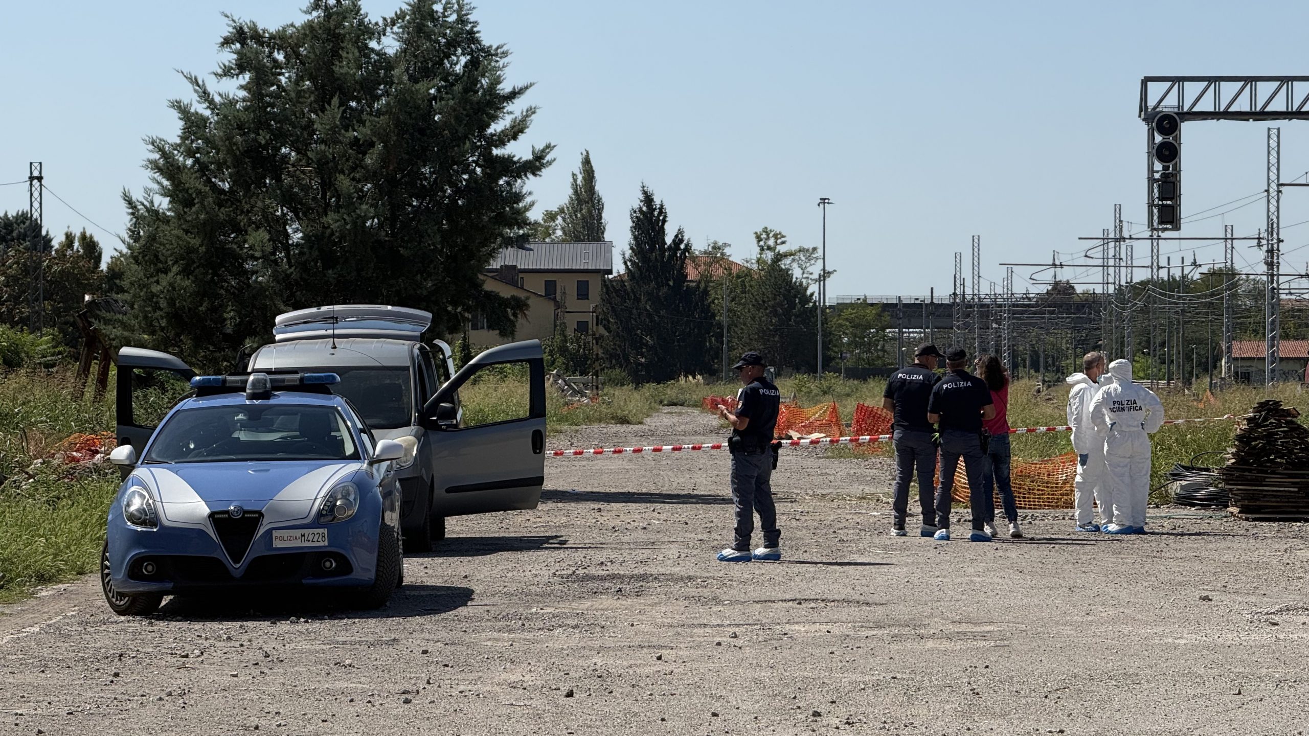 Donna morta in stazione. Ieri l'autopsia, ora tossicologici e analisi Dna Donna morta in stazione: eseguita l'autopsia, ora i test tossicologici e l'analisi del Dna 1