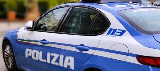 Insulta passanti e agenti: trovato un cutter addosso 1