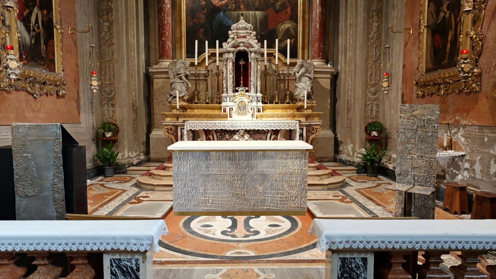 Le opere di Celiberti entrano in Cattedrale Le opere di Celiberti entrano in Cattedrale 1