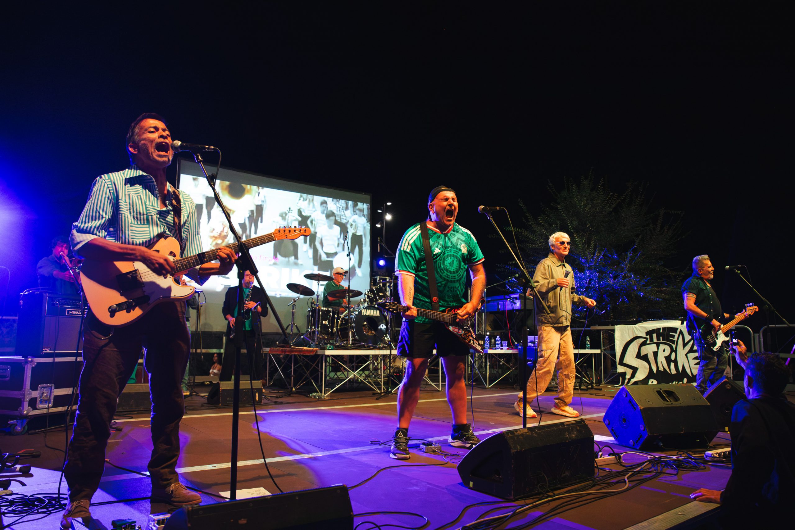 L’ultimo concerto degli Strike infiamma la Darsena: in 3mila per l’addio alla band ferrarese 11