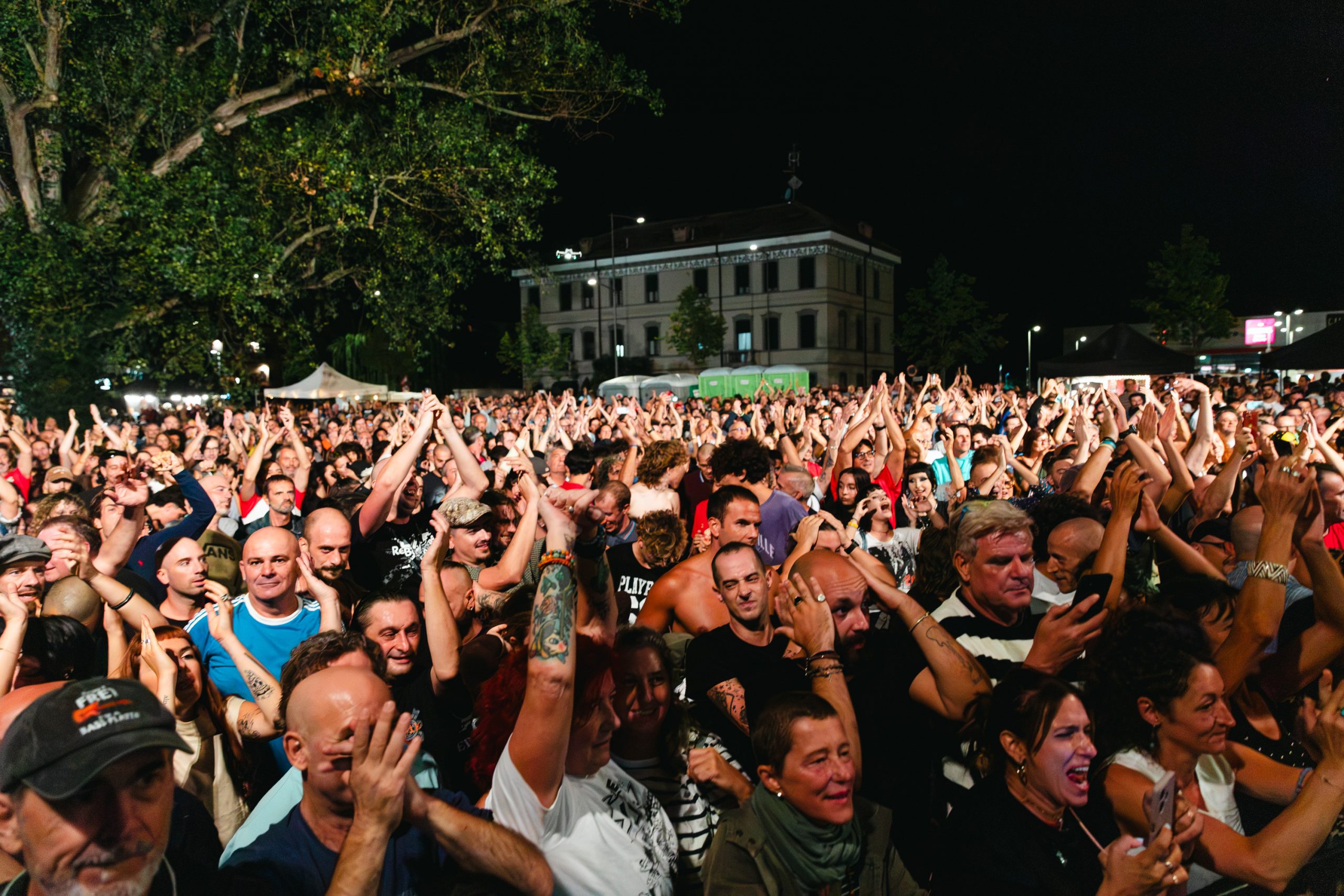 L’ultimo concerto degli Strike infiamma la Darsena: in 3mila per l’addio alla band ferrarese 2