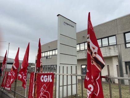 Sciopero Coperion. Lavoratori, sindacati e istituzioni insieme per chiedere il ritiro dei licenziamenti Sciopero Coperion: lavoratori, sindacati e istituzioni uniti per chiedere il ritiro dei licenziamenti 1