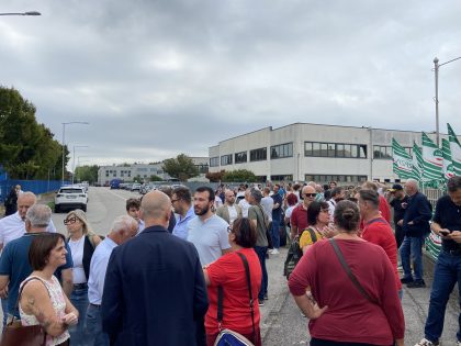 Sciopero Coperion. Lavoratori, sindacati e istituzioni insieme per chiedere il ritiro dei licenziamenti Sciopero Coperion: lavoratori, sindacati e istituzioni uniti per chiedere il ritiro dei licenziamenti 2