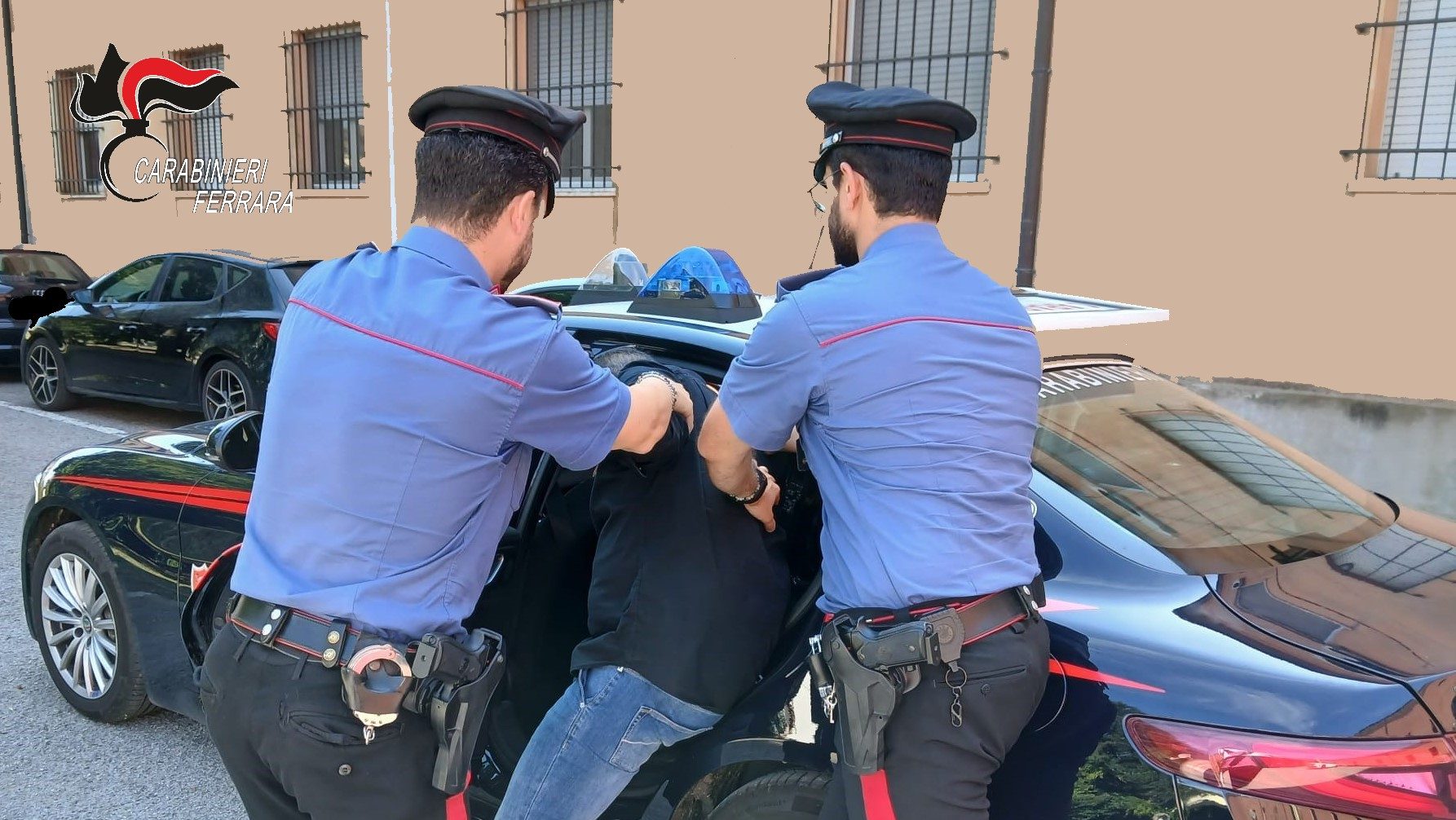 Spaccio in corso Piave, arrestato 33enne: aveva hashish ed eroina Spaccio in corso Piave a Ferrara: arrestato 33enne con hashish ed eroina 1