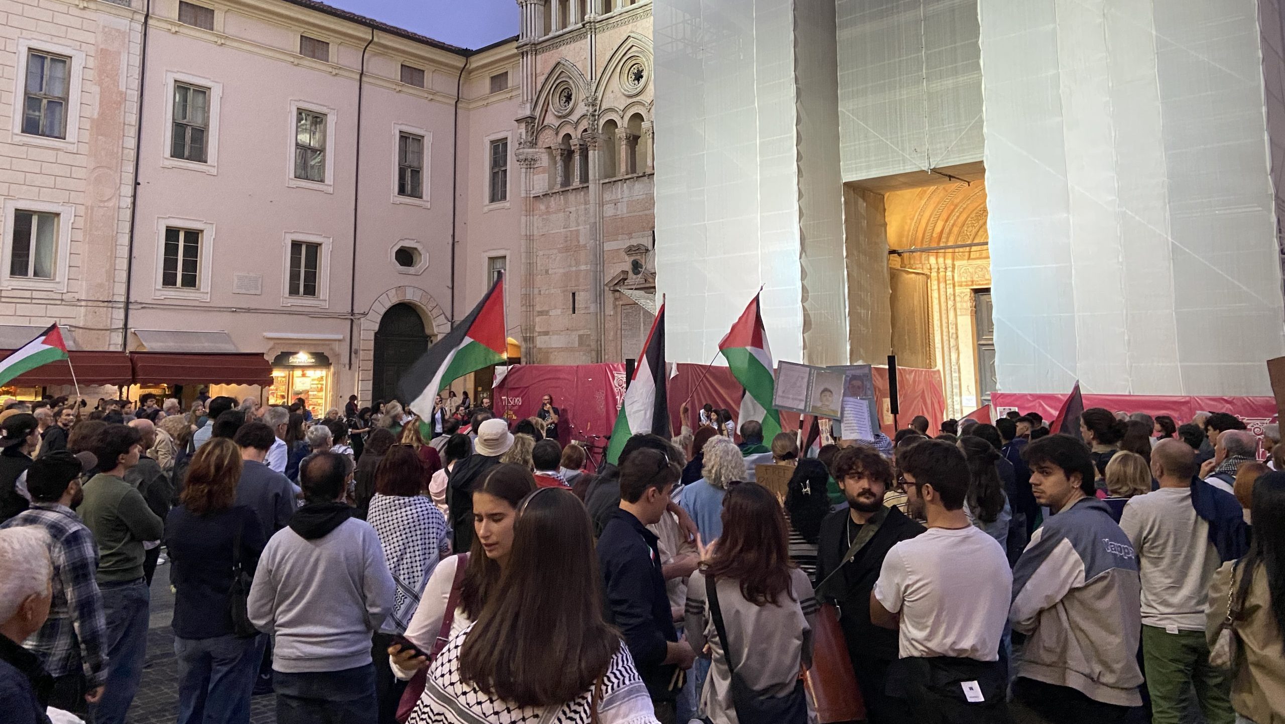 “Fermare genocidio ed economia di guerra”: un centinaio in piazza per Gaza 1