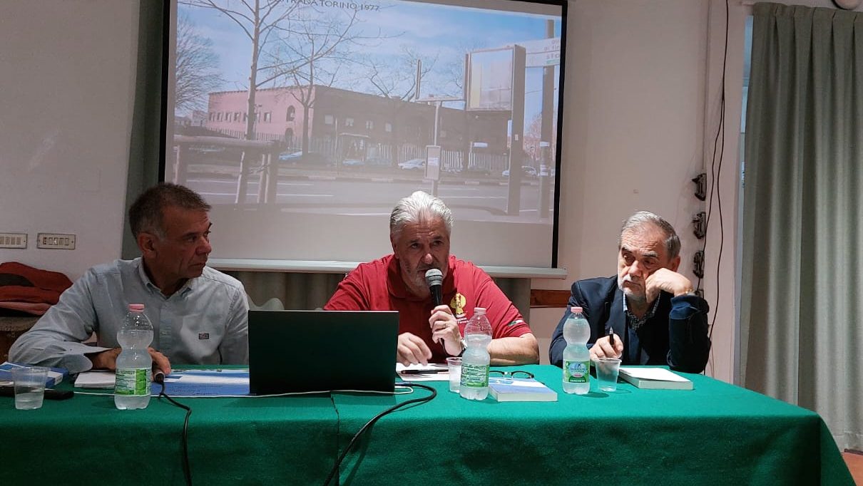 Comandi. Una vita in divisa: il libro che racconta la carriera di Mauro De Marchi tra polizia e storia d'Italia 1