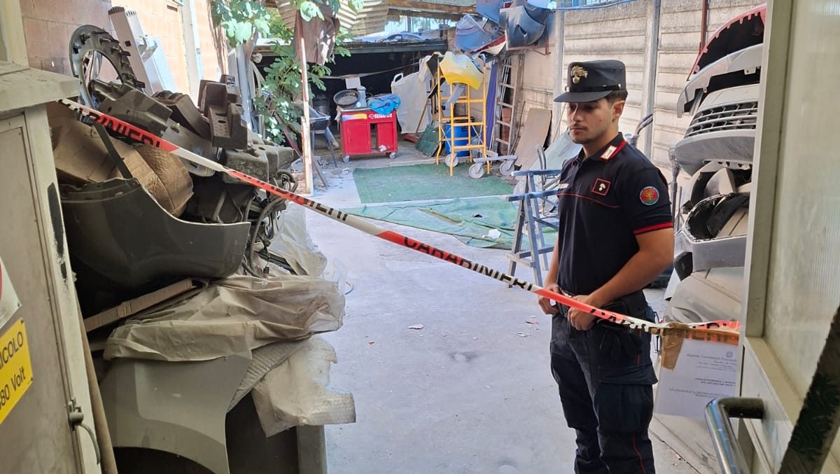 Irregolarità ambientali e rifiuti pericolosi: multa da 12mila euro a un'autofficina di Ferrara Irregolarità ambientali e rifiuti pericolosi: multa da 12mila euro a un’autofficina di Ferrara 1