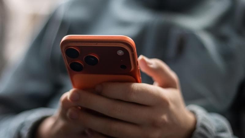 Alcuni utenti di iPhone 17 Pro segnalano strani rumori durante la ricarica 1