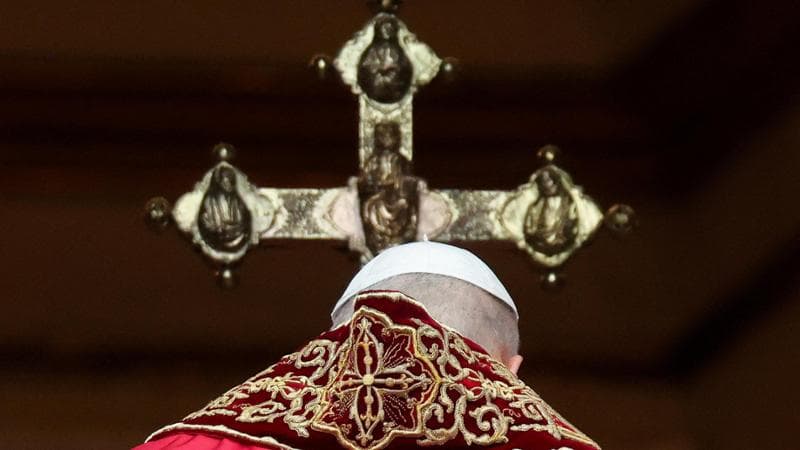 Chiude la Porta santa: al Giubileo dei due Papi 33 milioni di pellegrini 1