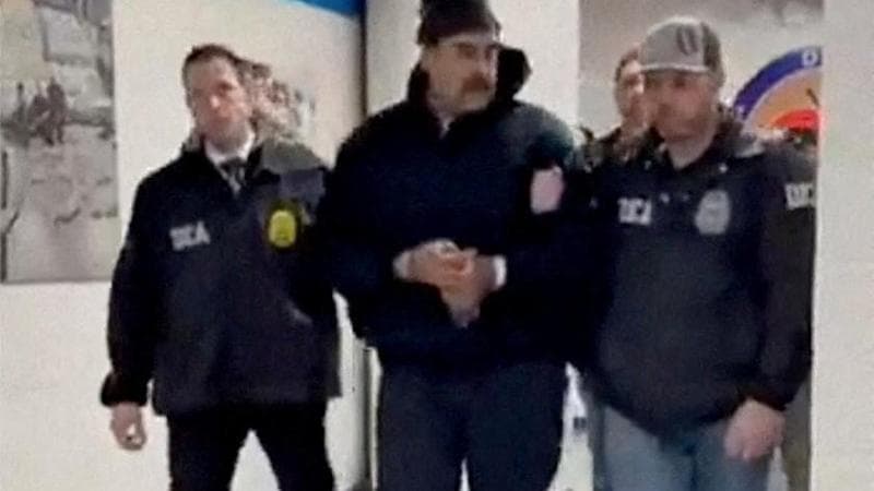 Passeggiata show di Maduro: “Buon anno e buona notte”. Poi il primo giorno in cella a New York 1