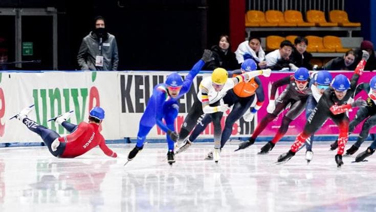 Scoperto perché sul ghiaccio si scivola: c’entrano le interazioni molecolari 1